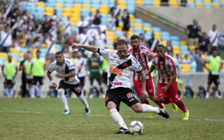 Com dificuldade, Vasco vence o Bangu e vai pra final do Carioca