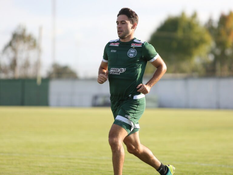 Felipe Mattioni almeja acesso para Série A atuando pelo Coritiba neste ano