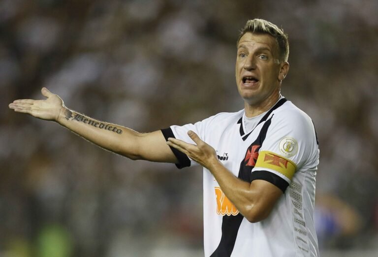 Maxi López pede rescisão de contrato com o Vasco da Gama