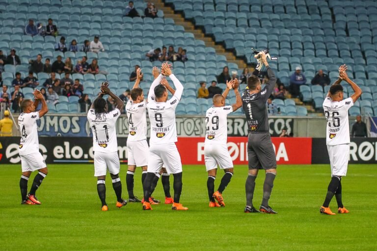 Galo visita o Grêmio de olho na liderança