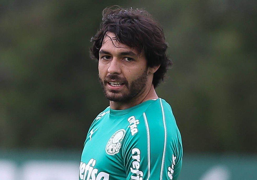Ricardo Goulart deve desfalcar o Palmeiras por dois meses.