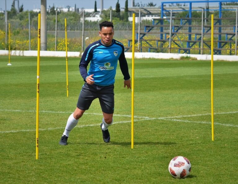 Lulinha celebra primeira temporada no Chipre, impressões do futebol do país e desejo de fazer história no clube