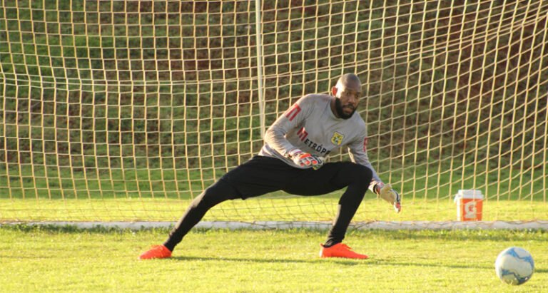 Brasiliense apresenta goleiro ex-Sertãozinho