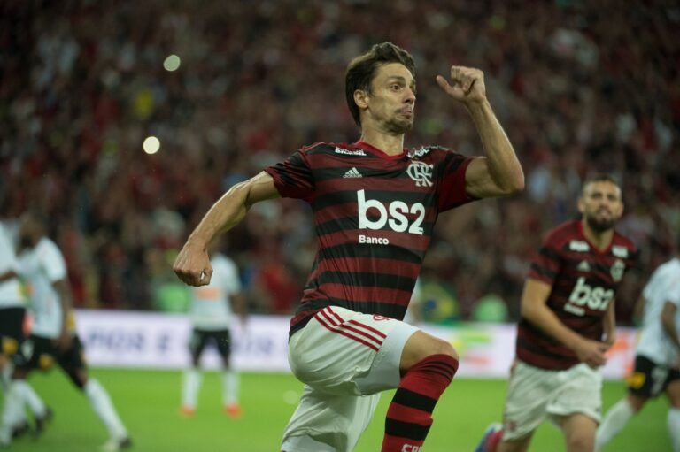 Rodrigo Caio decide, Flamengo vence e se classifica na Copa Do Brasil eliminando o Corinthians.