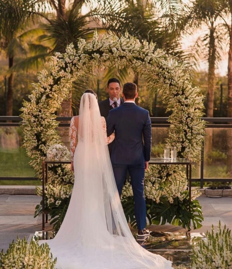 Rivais na Copa Sul-americana, Ricardo Oliveira celebra casamento de Gabriel, do Botafogo.