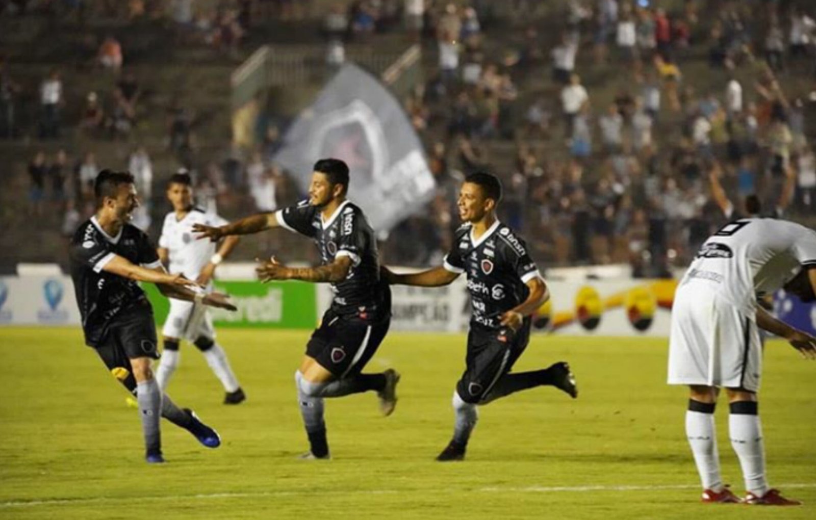 Botafogo/PB vence o Treze e piora a situação do rival, na Série C