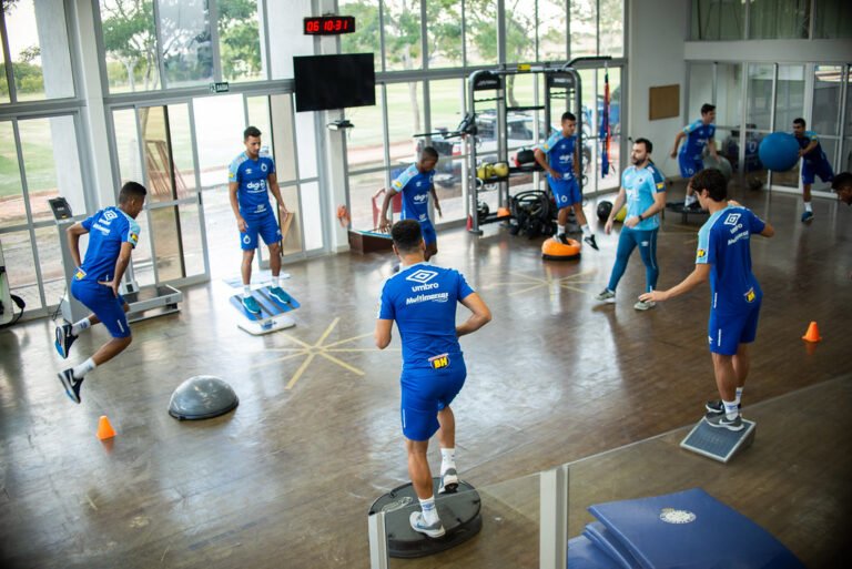Cruzeiro volta às atividades e se prepara para as decisões