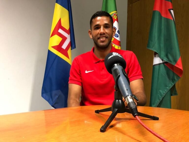 Ex-Bahia, Bebeto celebra ótima temporada no Marítimo e no futebol português