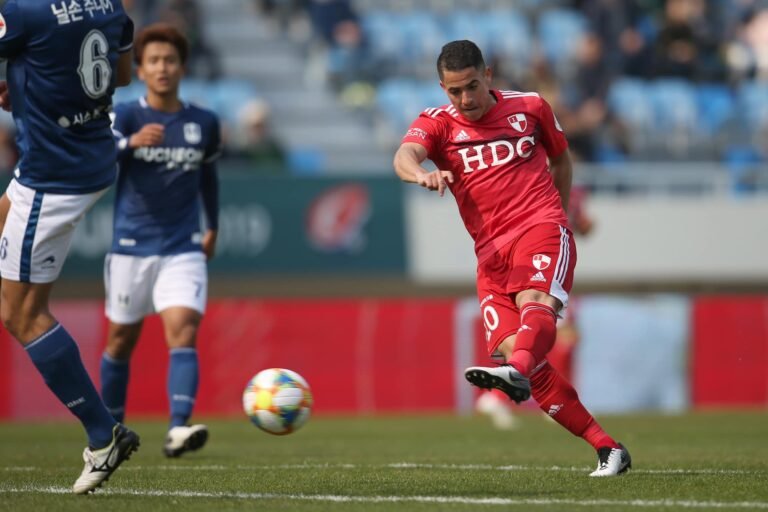 Rômulo comemora ótimo momento do Busan I Park na K-League Challenge