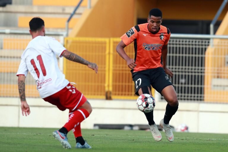 Iury assina com o Portimonense e espera fazer grande temporada em Portugal