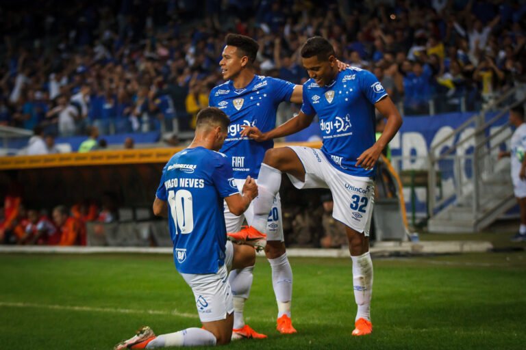 Em noite inspirada de Pedro Rocha e Thiago Neves, Cruzeiro vence rival e abre vantagem na Copa do Brasil