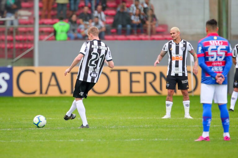 Empate com Fortaleza distancia o Atlético dos líderes do Brasileirão