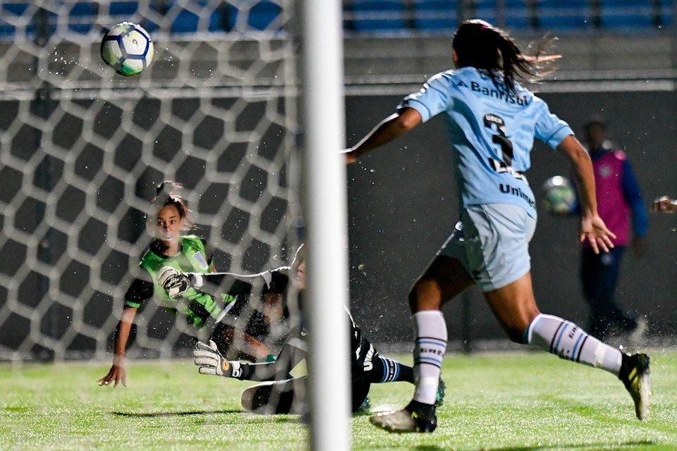 Grêmio vence o América-MG pelas quartas do Brasileirão A2