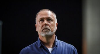 Candidato à presidência diz que não foi consultado e que irá avaliar trabalho de Mano Menezes caso seja eleito