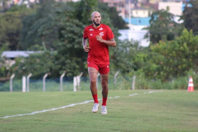 Após assinar com o Náutico, Paulinho espera fazer grande segundo semestre no clube