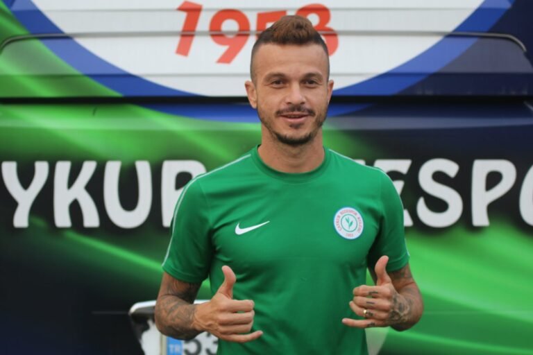 Fernando Boldrin comemora segunda vitória do Rizespor no Campeonato Turco
