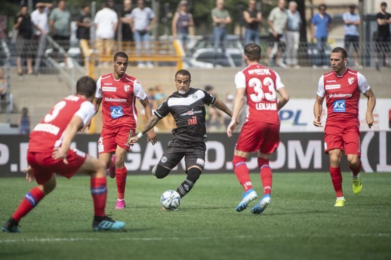 Principal nome do futebol suíço e com passagem pelo São Paulo, Carlinhos destaca possível saída do Lugano