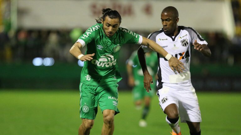 Chapecoense leva goleada do Ceará e vive drama no brasileirão
