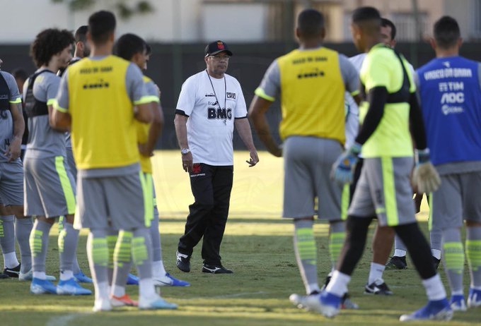 Com mudanças, veja como o Vasco enfrentará o Goiás