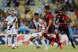 Com mudanças, Vasco enfrenta o Flamengo neste sábado.