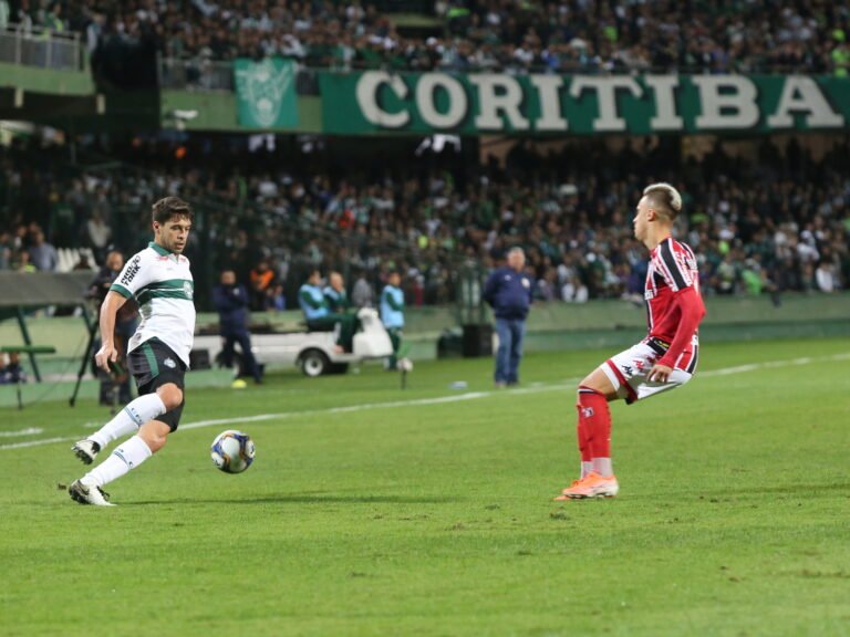 Felipe Mattioni destaca fase positiva do Coritiba e foca em manutenção no G4 da Série B