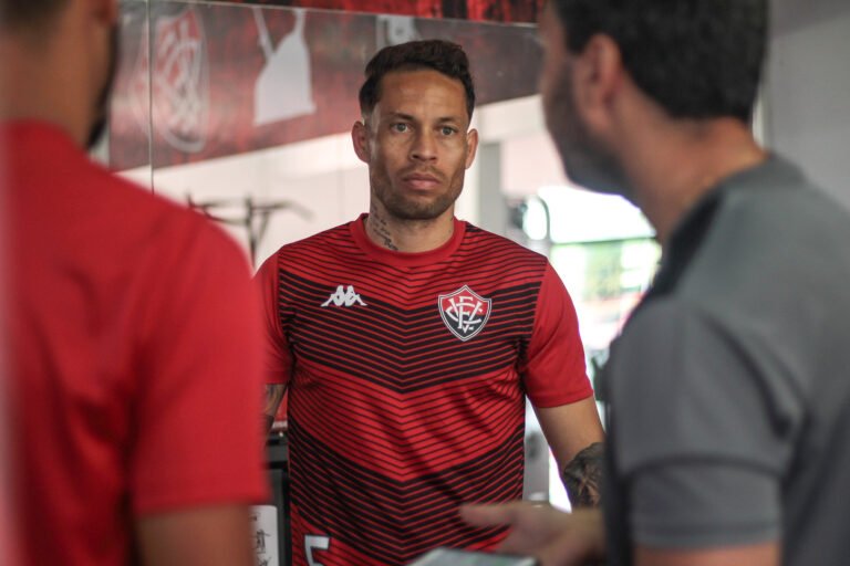 Baraka busca evolução do Vitória na Série B
