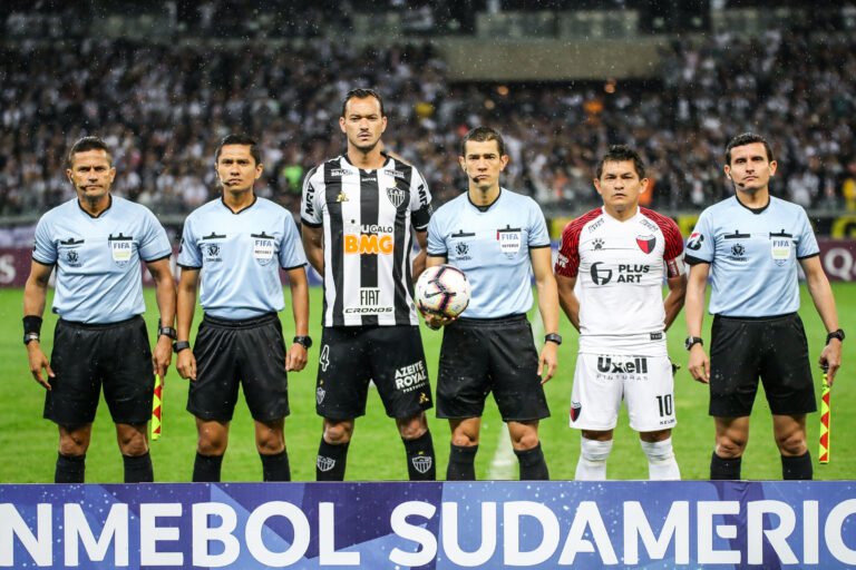 Após disputa de pênaltis, Atlético dá adeus a Sul-Americana
