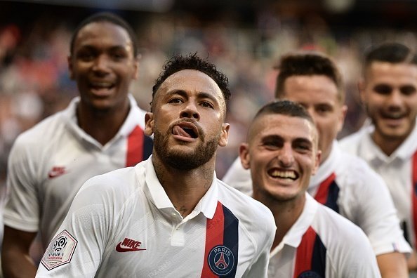 Neymar marca golaço e garante vitória do PSG.