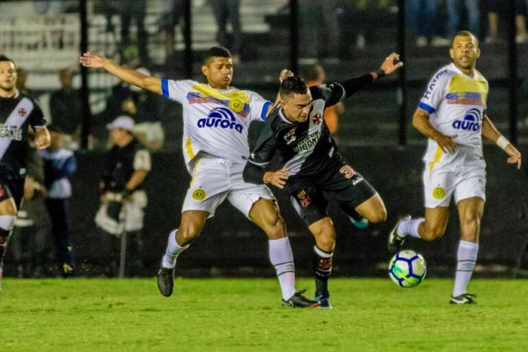 Vasco vai à Santa Catarina enfrentar a Chapecoense; confira sua provável escalação.
