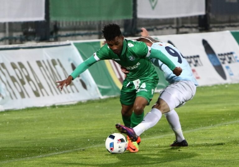 Lateral Cicinho comenta vitória sobre o CSKA pela Liga Europa