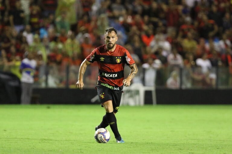 Contra o Londrina, Willian Farias pode estrear no time titular do Sport