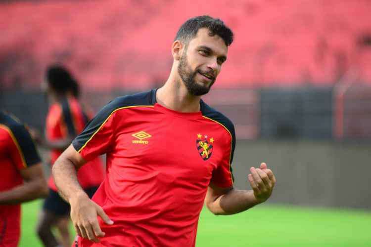 Rafael Thyere não treina e vira dúvida no Sport para jogo contra o Vitória