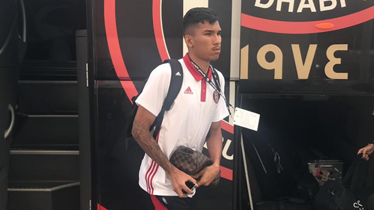 Após ser apresentado pelo Al-Jazira, lateral Renner agradece oportunidade no Figueirense