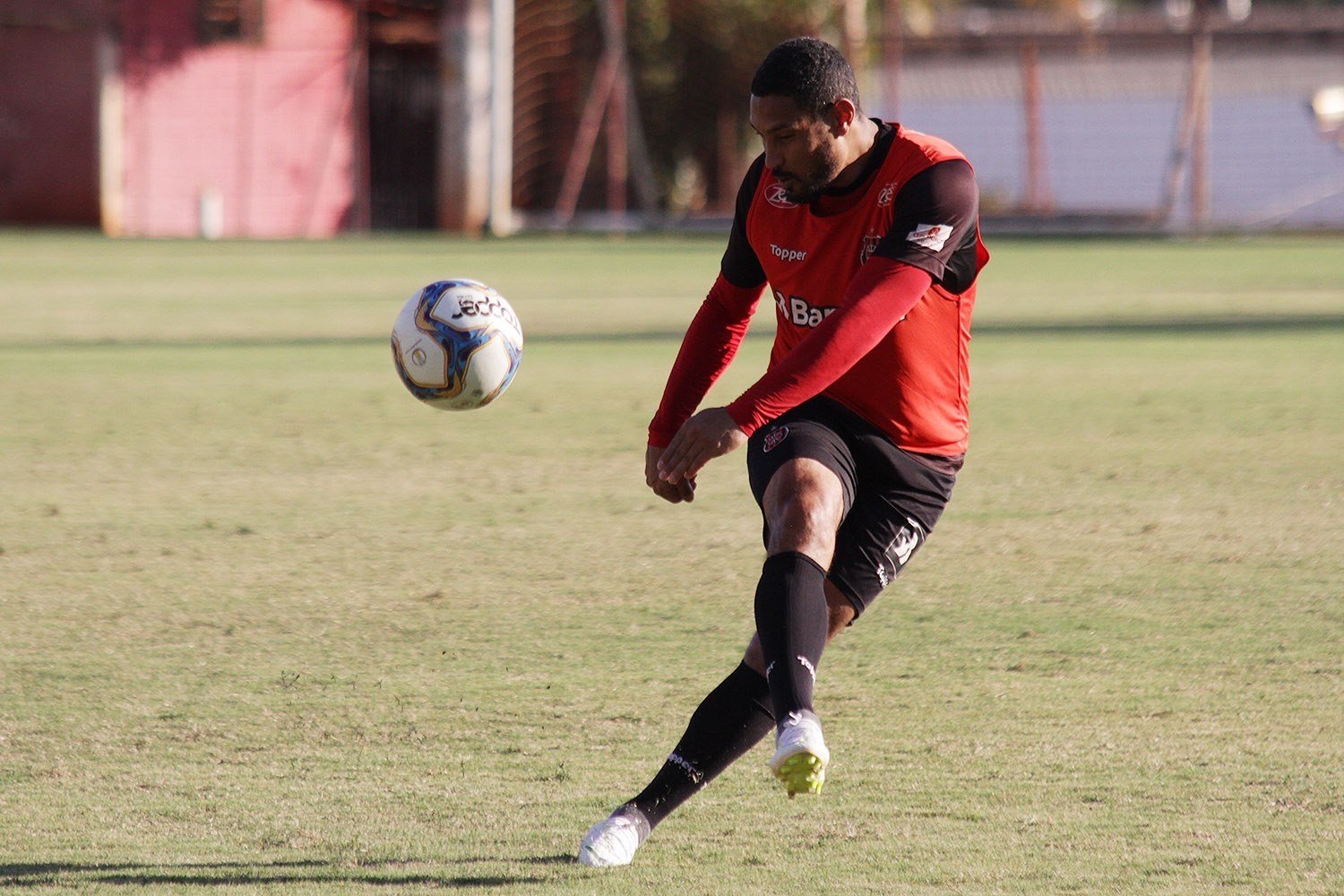 Brusque acerta a contratação do zagueiro Bruno Aguiar, ex-Santos