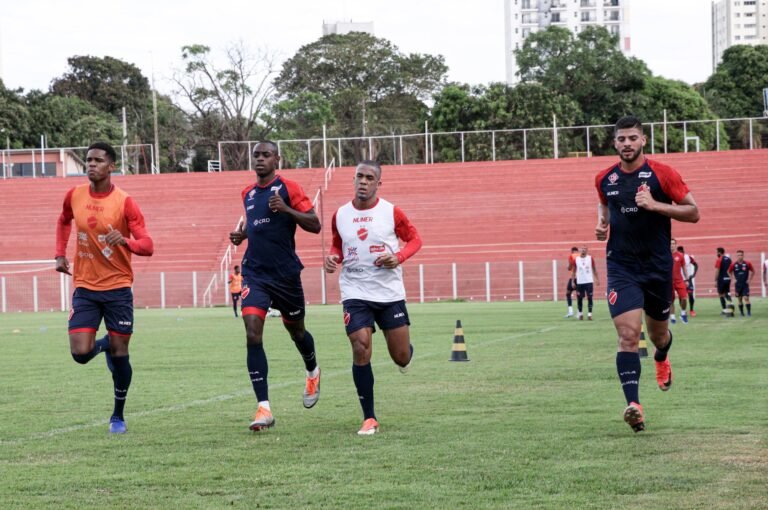 Mailson pede Vila Nova ligado para evoluir na temporada