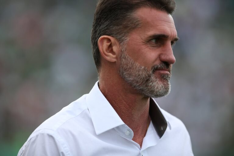 Após novo vexame no Brasileirão, Atlético contrata Vagner Mancini