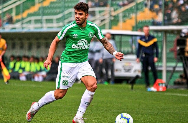 Chapecoense renova com Henrique Almeida e já pensa na Série B