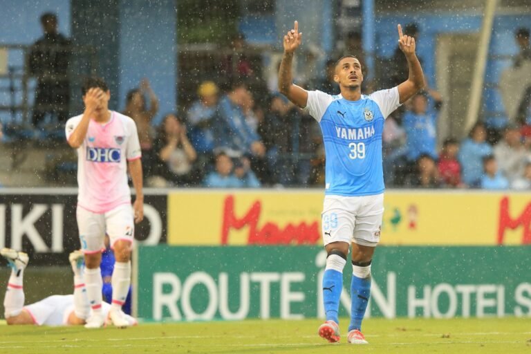 Atacante brasileiro do Jubilo Iwata foca em duelo com Jô na J-League
