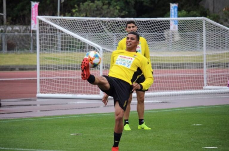 Alan Pinheiro marca e praticamente garante do JEF Chiba na Liga J2