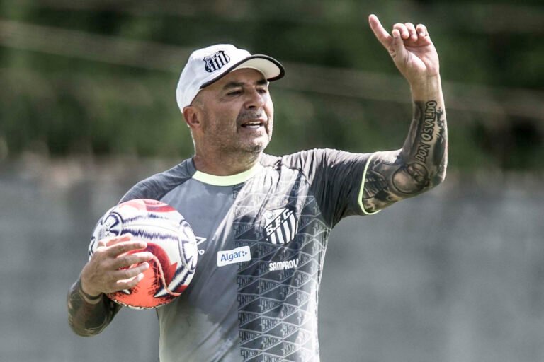 Mais um interessado em tirar Sampaoli do comando do Santos