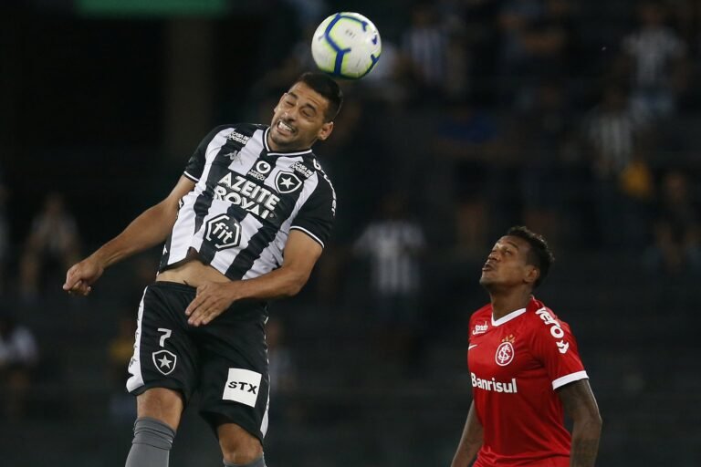 Botafogo volta a perder, mas chances de rebaixamento não assustam