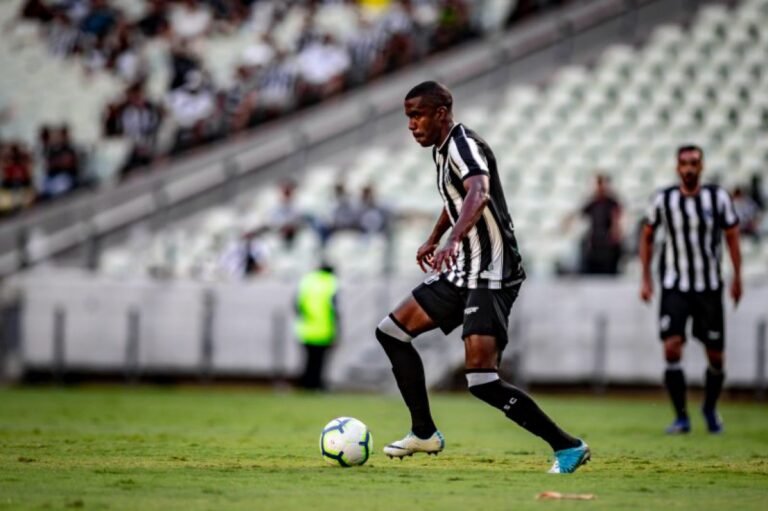 Confira a situação contratual do elenco alvinegro, após permanência na Série A 2020