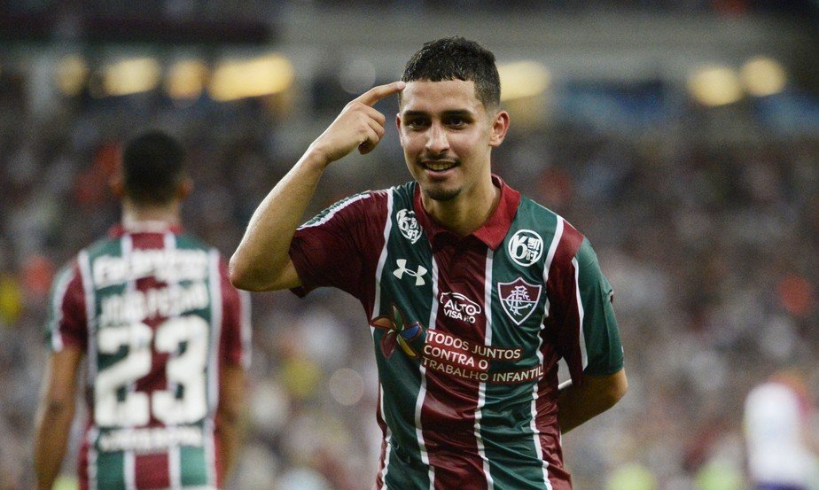 MERCADO TRICOLOR: Bahia fecha com meia Daniel e atacante Régis; Carlos Eduardo negocia