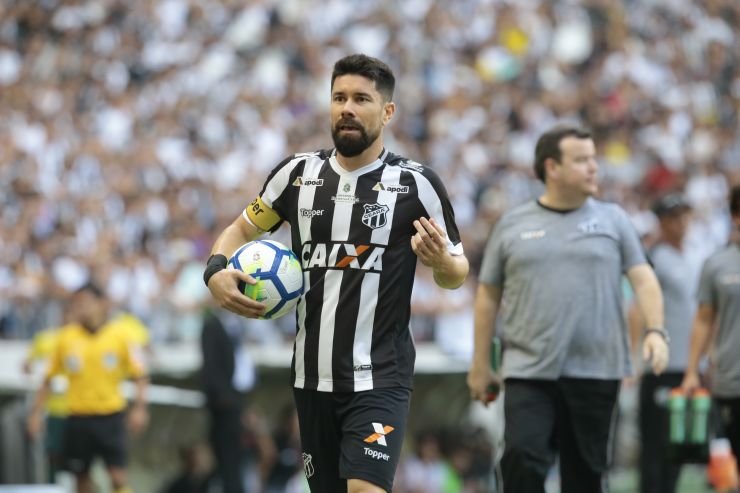 Ceará renova com dupla importante e aguarda definições sobre vendas e contratações