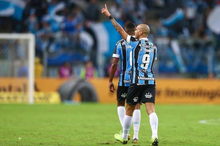 Rescisão de contrato entre Grêmio e Diego Tardelli é publicada no BID