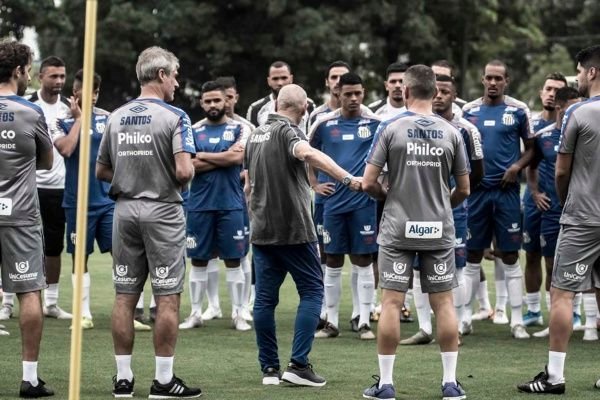 O primeiro esboço de time titular de Jesualdo no Santos