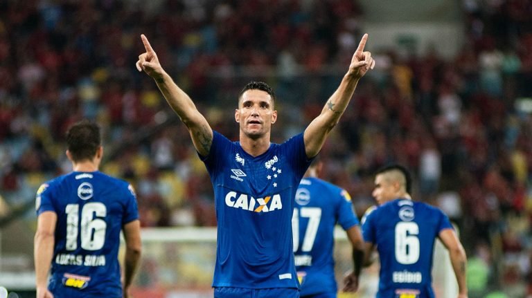 Com passagem por gigantes do futebol brasileiro, Thiago Neves anuncia aposentadoria