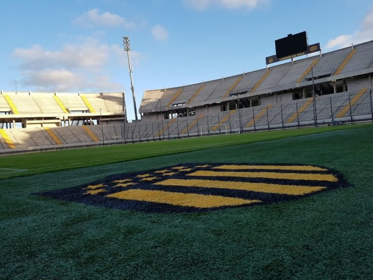 Recordista de participações, Peñarol tenta voltar a ser destaque na Libertadores