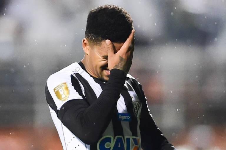 Diogo Vitor tenta superar problemas pessoais e profissionais em seu retorno ao Santos