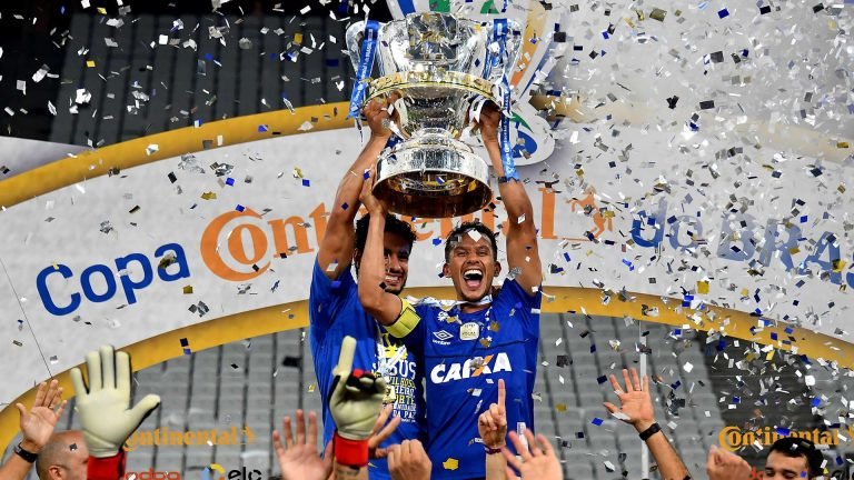 Com desfalques e estreias, Cruzeiro divulga relacionados para estreia na Copa do Brasil